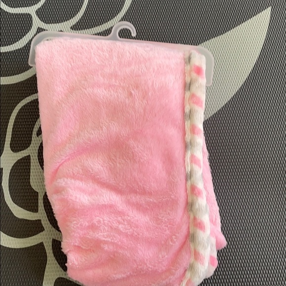 🌻2 new soft blankets🌻 - Picture 3 of 3